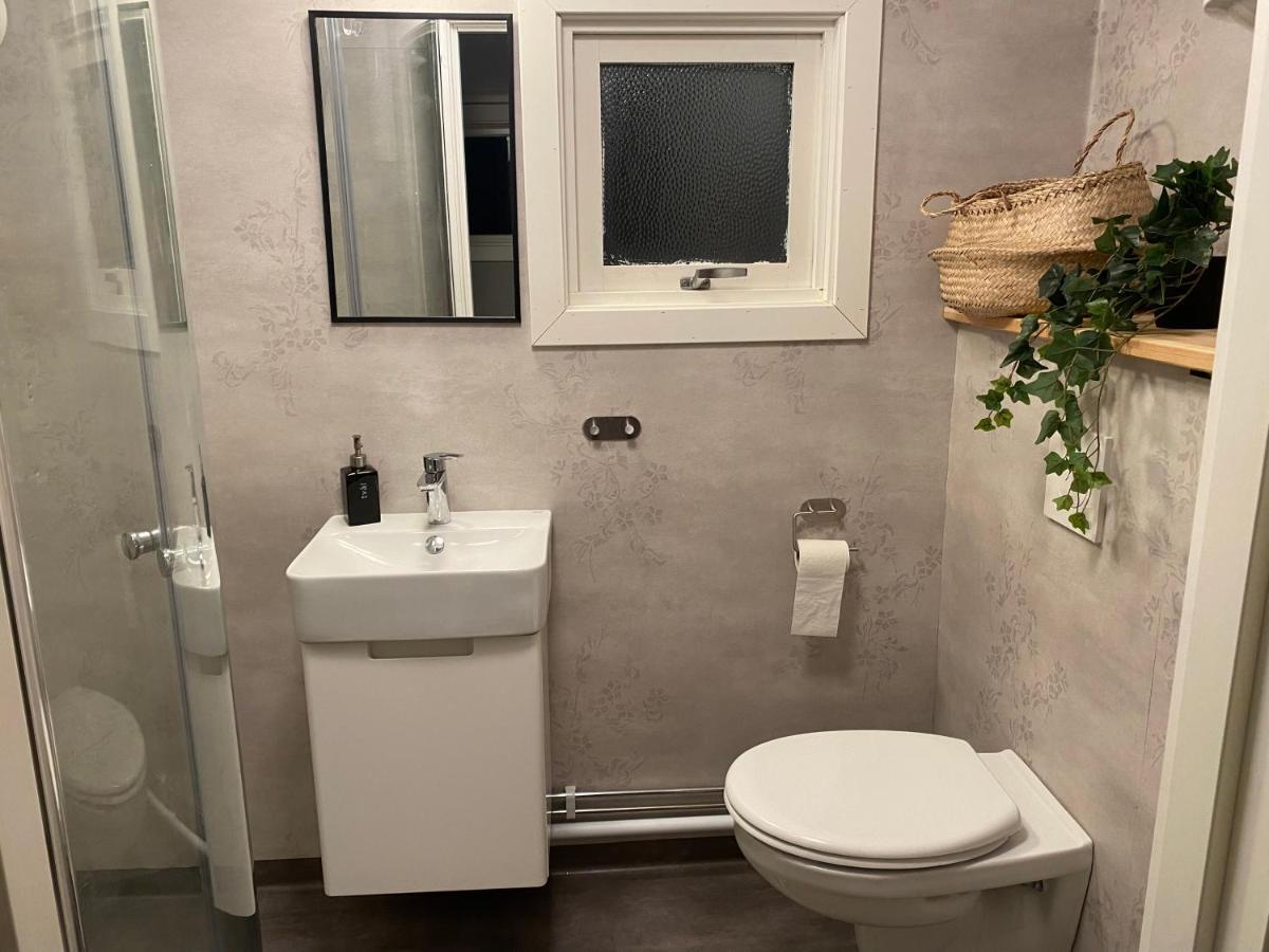 Mindre Laegenhet I En Lantlig Miljoe I Skrea Apartment ฟัลเคนเบิร์ก ภายนอก รูปภาพ